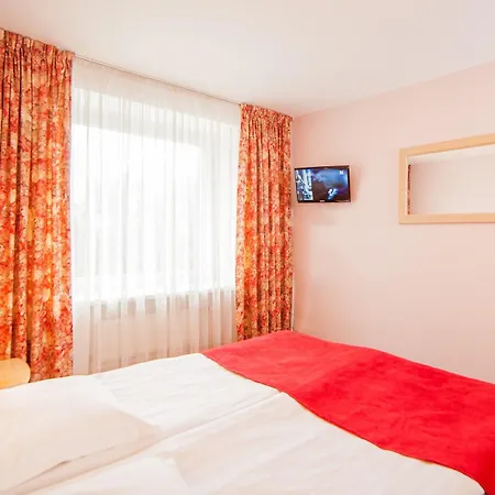 Rija Tia Otel
