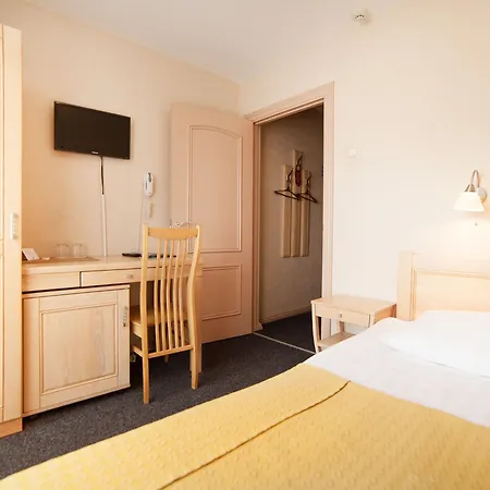 Rija Tia Otel